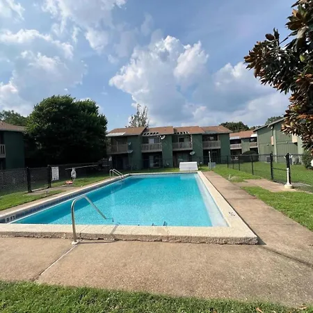 Modern 2 Bedroom Townhome Minutes From The Beach!!